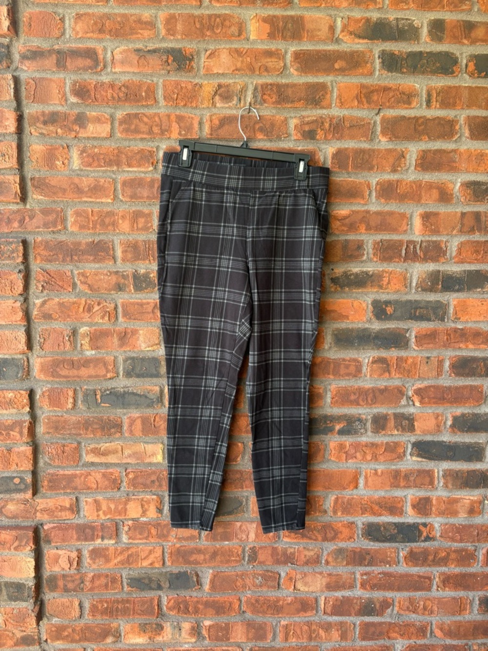 Black Plaid Slim Cropped Leggings